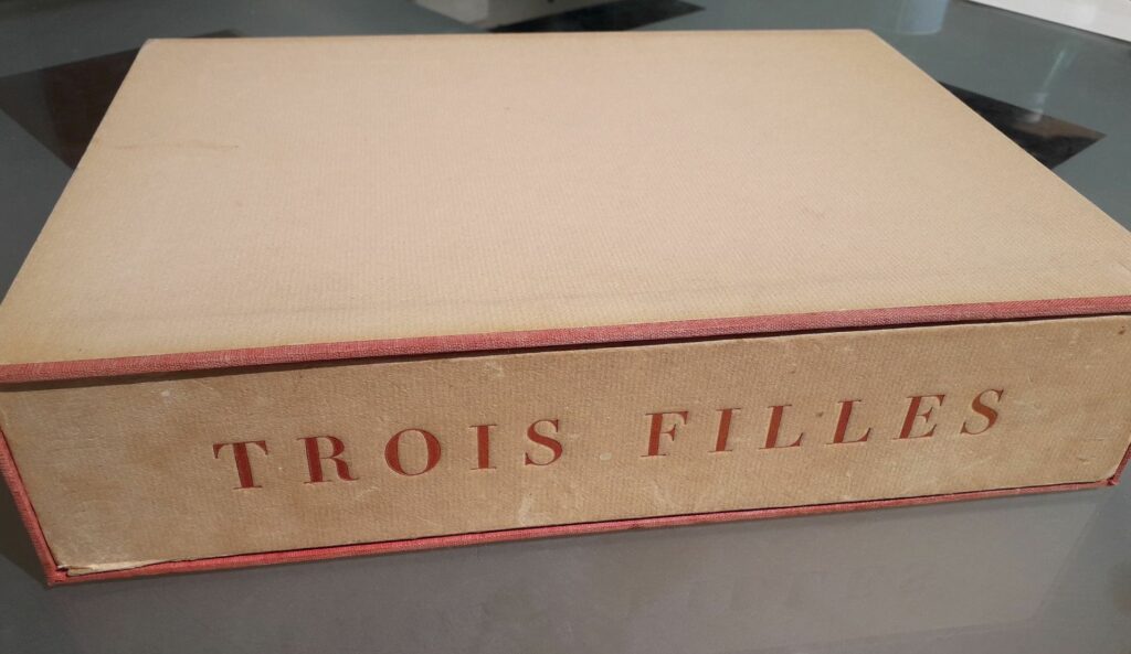 Coffret trois filles de leur mère de Pierre Louys pour un groupe de bibliophiles illustré par Edouard Chimot