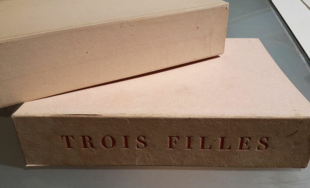 Coffret du roman pornographique de Pierre Louys trois filles de leur mère illustré par Edouard Chimot