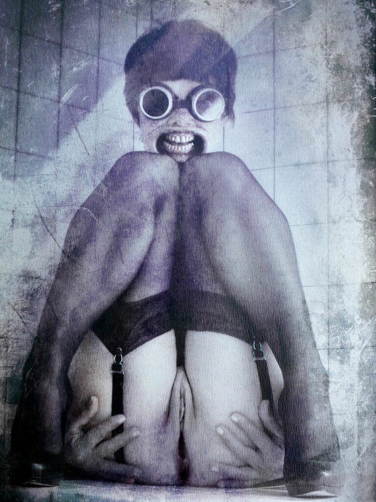 Photo fétichiste d'Alain Trehard dans le livre érotique Le Pavillon des Conjurations