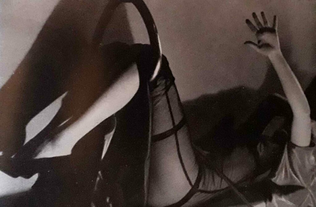 Femme en robe transparente Diana Sip