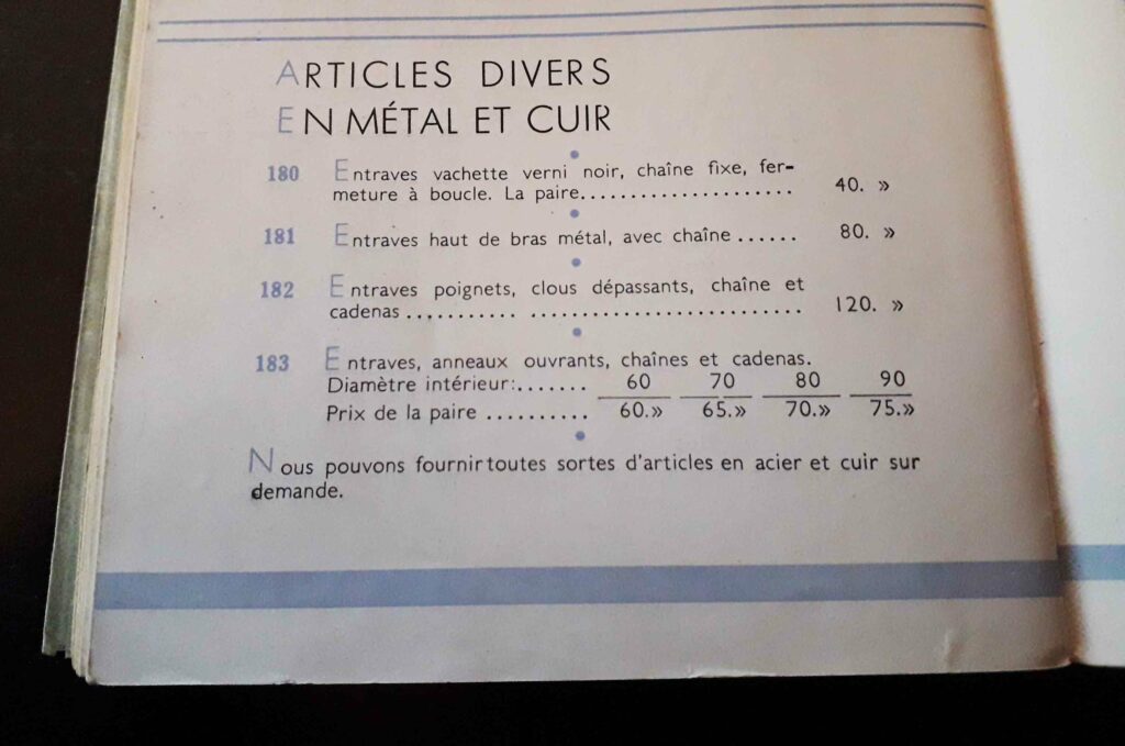Articles érotique BDSM en métal et cuir : entraves, anneaux, chaînes