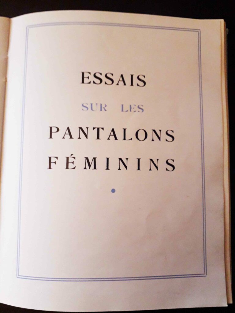 Essais sur les pantalons féminins : texte érotique dans le catalogue de lingerie