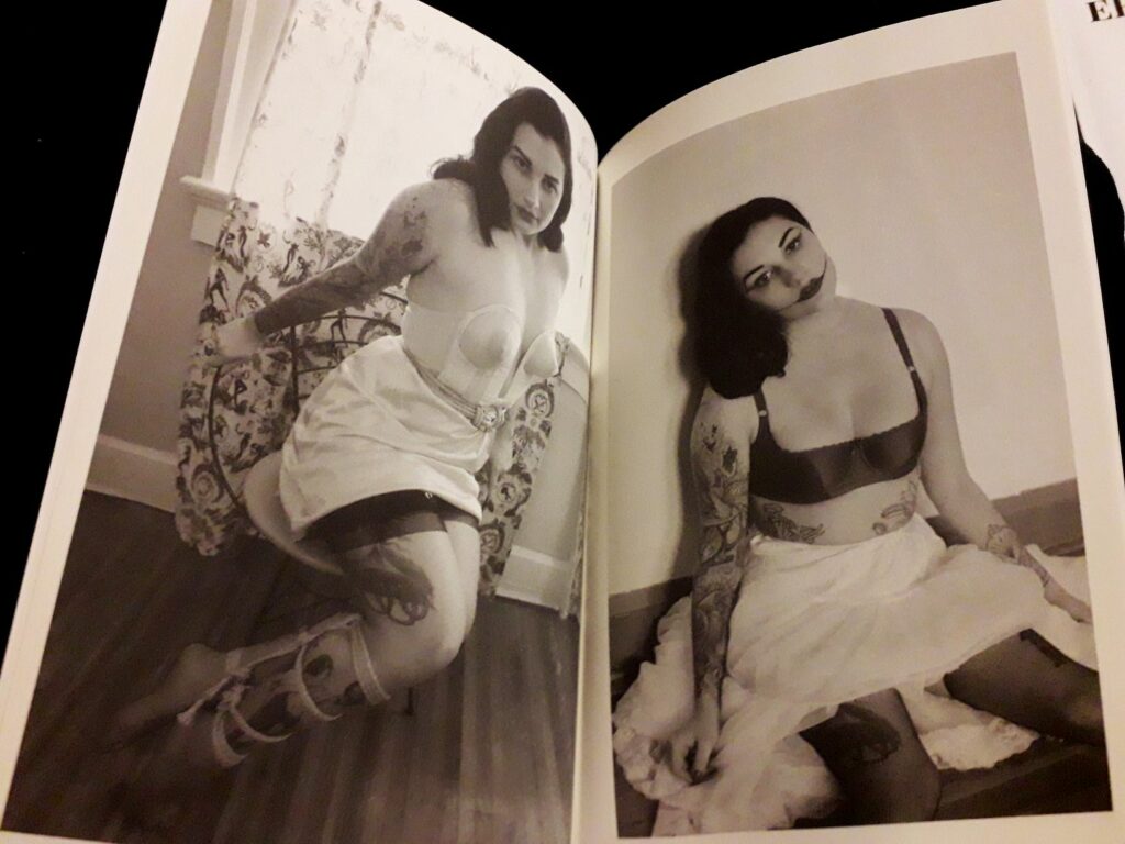 Photo fetish femme en bas et lingerie de Dahlia Kay Daver dans Eros Mécanique de Hector Domiane