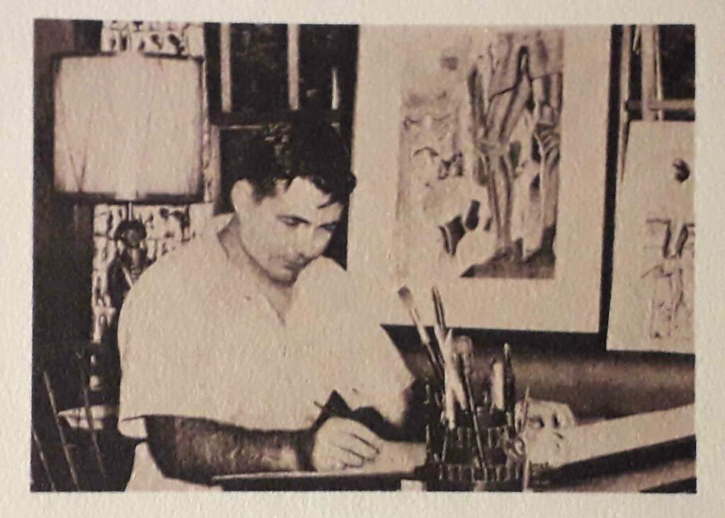 Bill Ward dessinant à sa table de travail