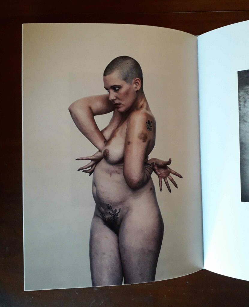 Femme nue tête rasée photo de Gilles Berquet