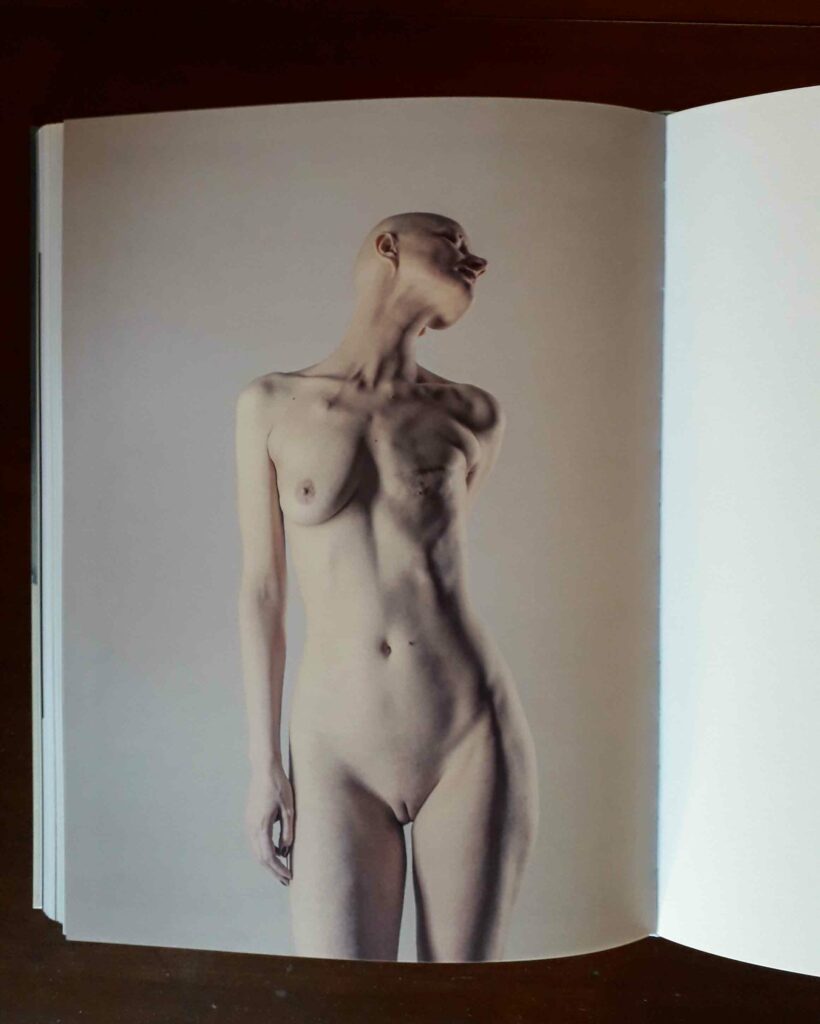 Femme nue rasée amputée d'un sein photo de Gilles Berquet