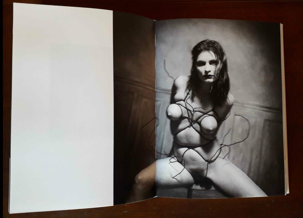 Femme nue seins liés par Gilles Berquet