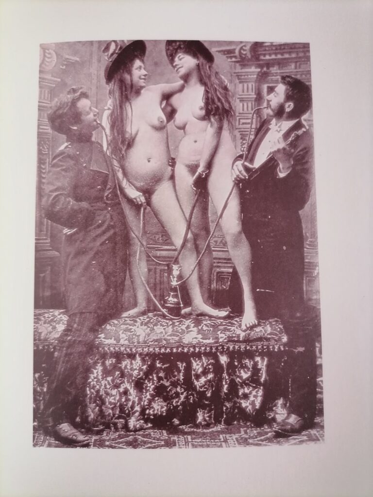 Photo érotique du début du XXe siècle dans le livre Journal intime illustré d'Alfred de Montel aux éditions Defi