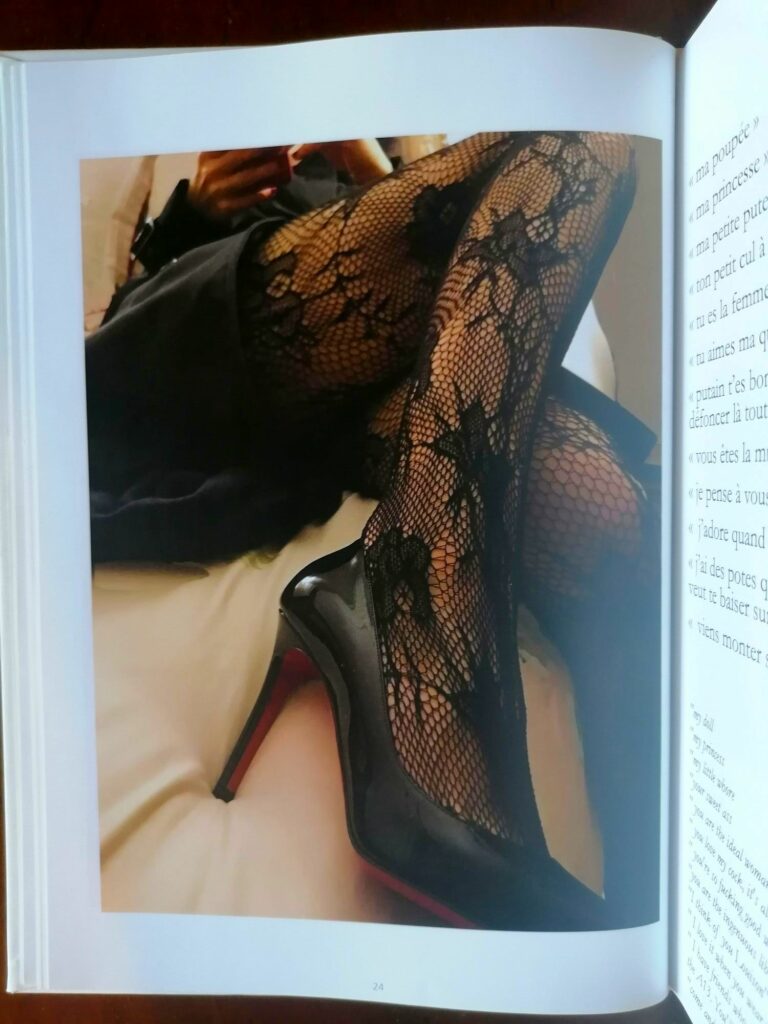 Photo érotique par Hector Domiane jambes de femme en résille et talons louboutin