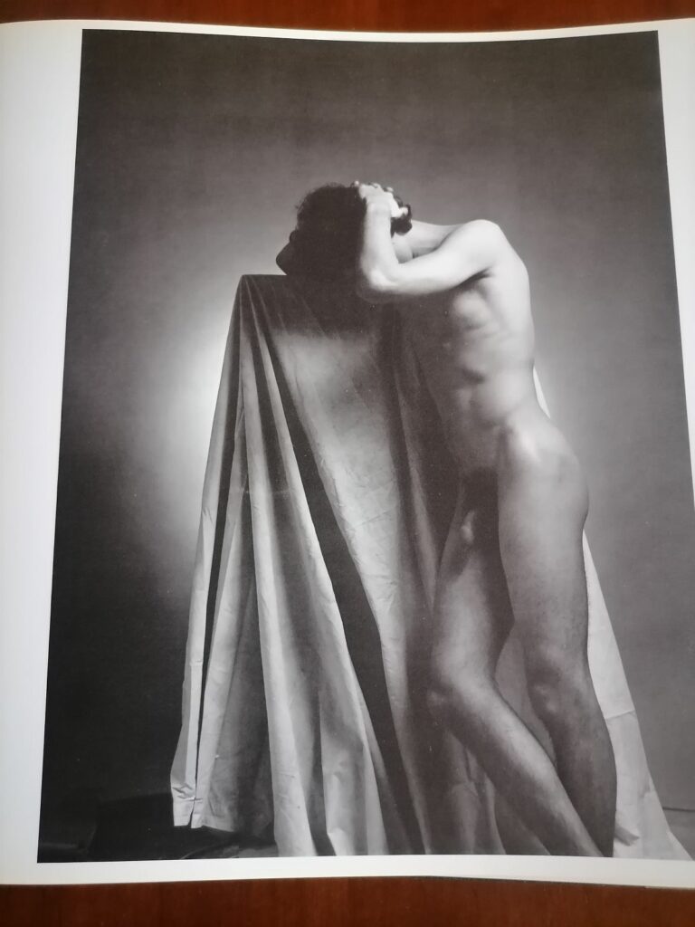 Photo érotique de nu masculin extrait du livre de Christian Coigny, Ohmmes
