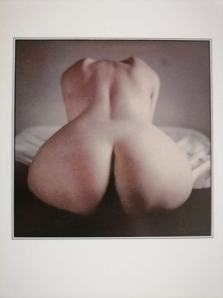 Photo d'une femme nue vue de dos par Richard Cerf, dans Photographies, éditions Natiris