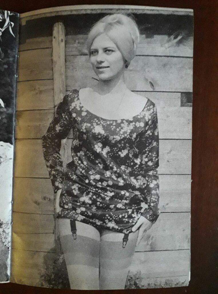 Photo érotique vintage 1960 femme blonde en bas dans la revue Span, éditions ToCO