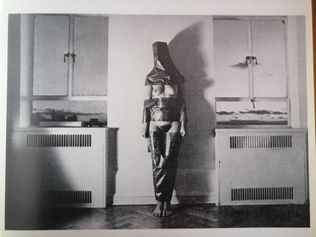 Photo érotique BDSM d'une femme liée dans le livre Submission, Jimmy de Sana, éditions Fey