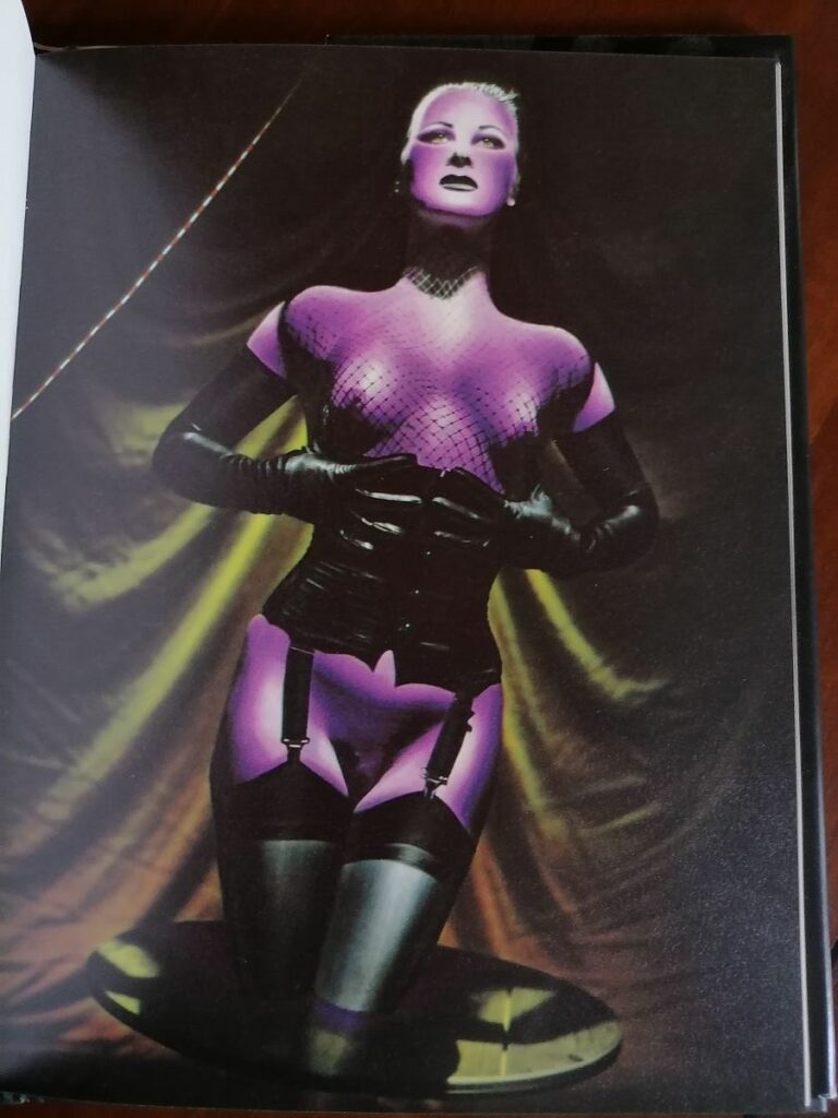 Dessin fétichiste et érotique extrait du livre Défense d'ouvrir, de Mirka Lugosi et Gilles Berquet, aux éditions Astarté