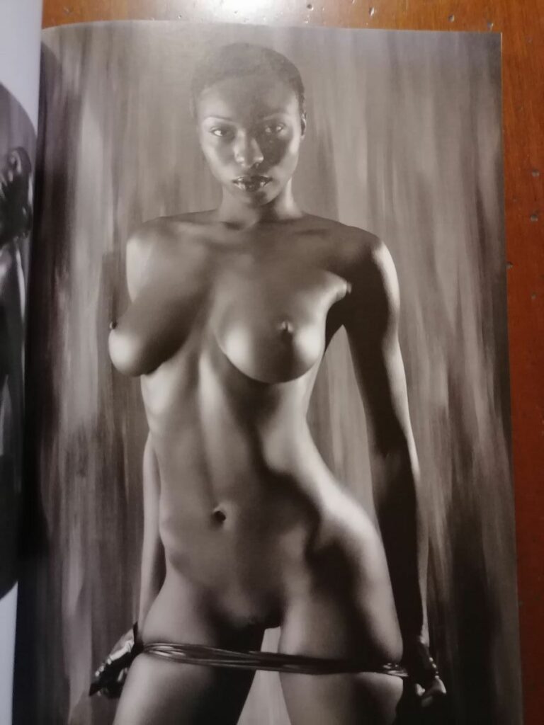 Photo érotique femme noire de Philippe Cartier dans le livre Plastic Bondage, aux éditions Skylight, 2008