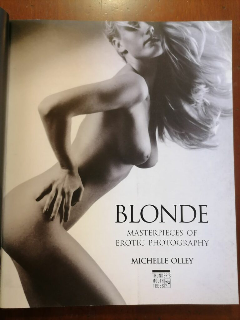Page de titre du livre de photos érotiques Blonde, Masterpieces of erotic photopgraphy, Michelle Olley, éditions Thunder's mouth press