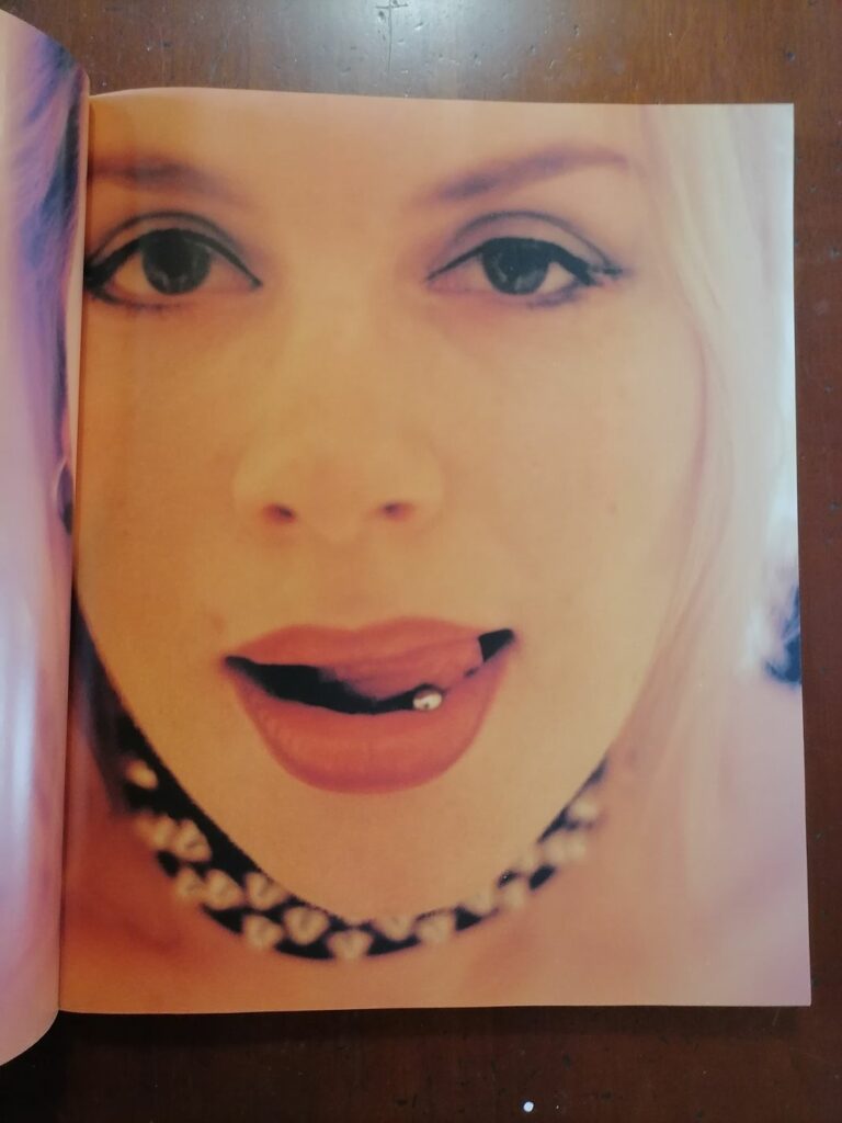 Photographie de Dazza dans le livre de photos érotiques Blonde, Masterpieces of erotic photopgraphy, Michelle Olley, éditions Thunder's mouth press