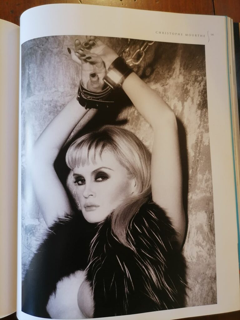 Photographie de Christophe Mourthé dans le livre de photos érotiques Blonde, Masterpieces of erotic photopgraphy, Michelle Olley, éditions Thunder's mouth press
