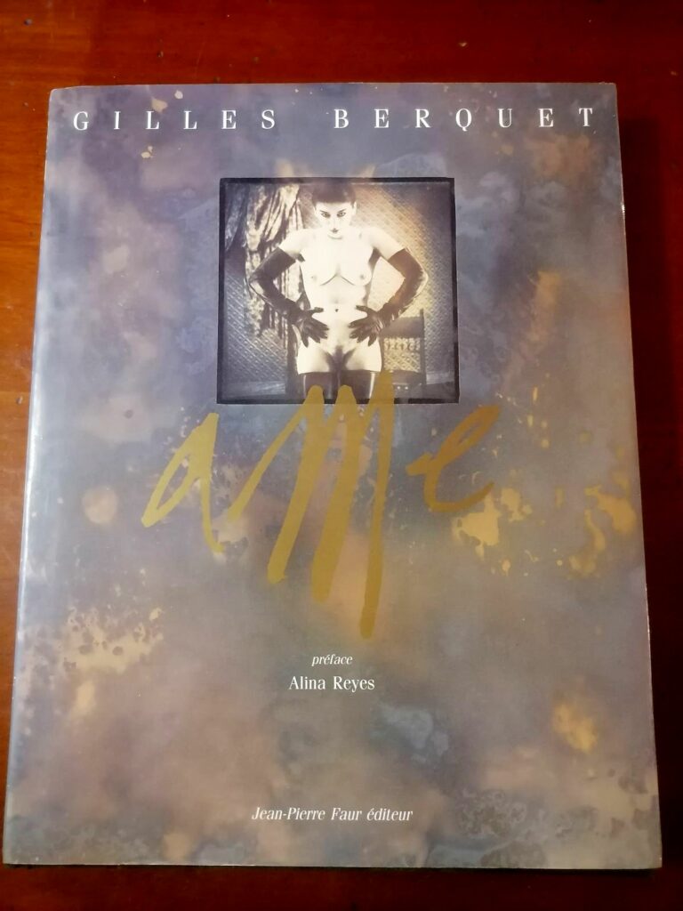 Couverture de la première édition (1992) du livre de photos érotiques et fétichistes de Gilles Barquet : Ame, aux éditions Jean-Pierre Faur