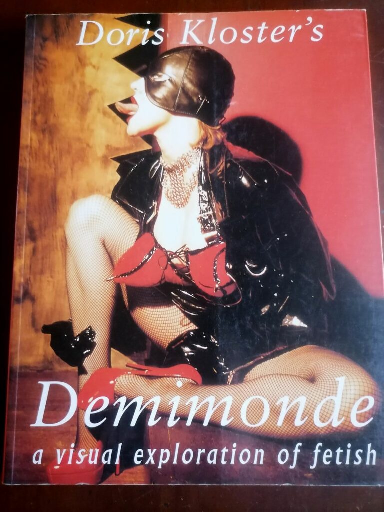 Couverture du livre de photographie érotique et fétichiste Doris Kloster's Demimonde, aux éditions Thunder's Mouth Press