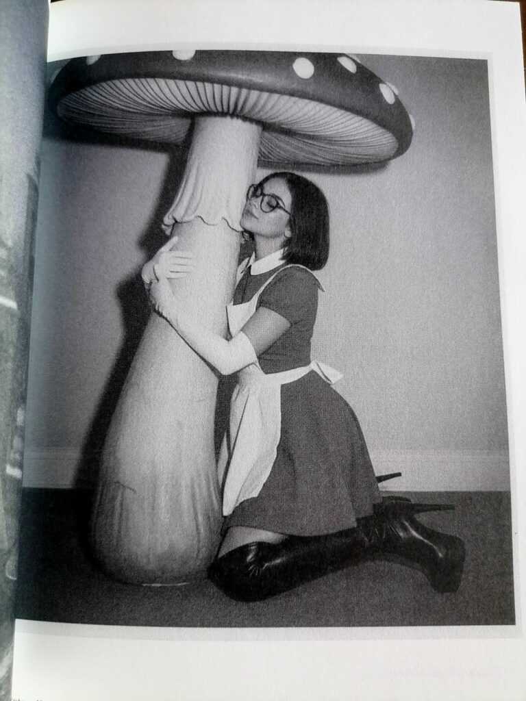 Photo fétichiste d'Alice au pays des merveille