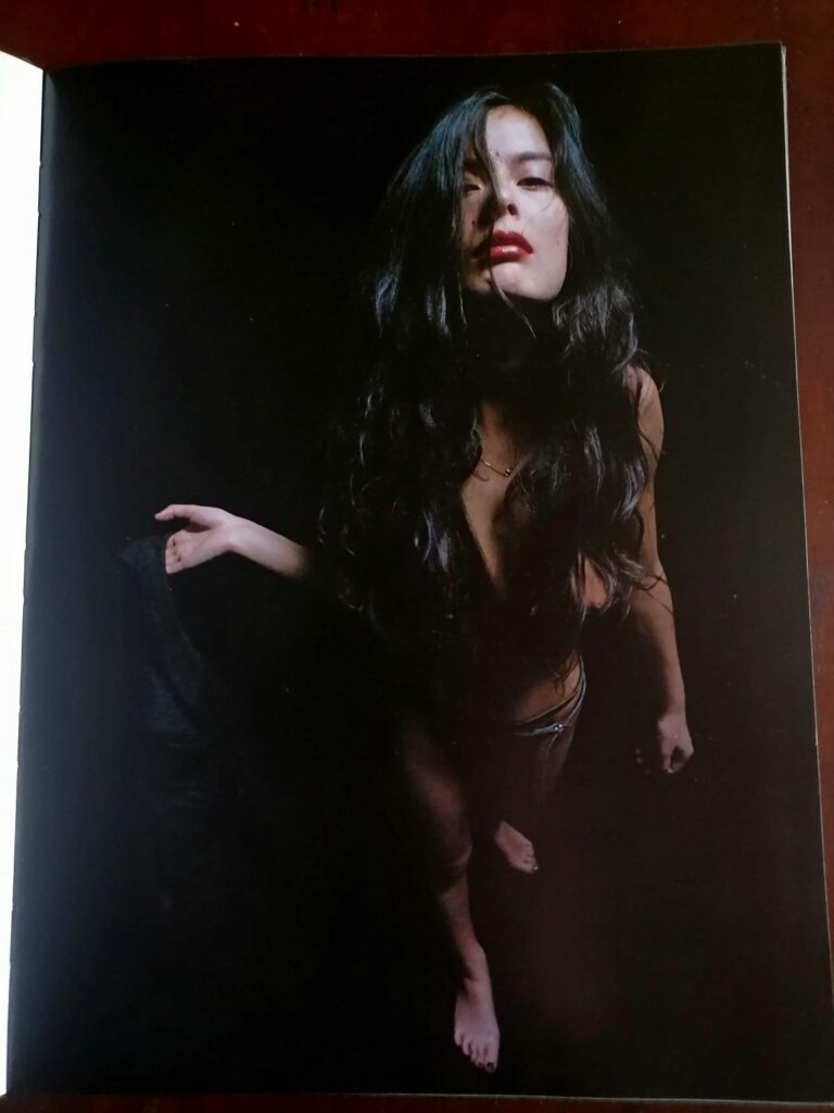 Photographie de Bambou par Serge Gainsbourg dans le livre Bambou et les poupées, éditions Filipacchi