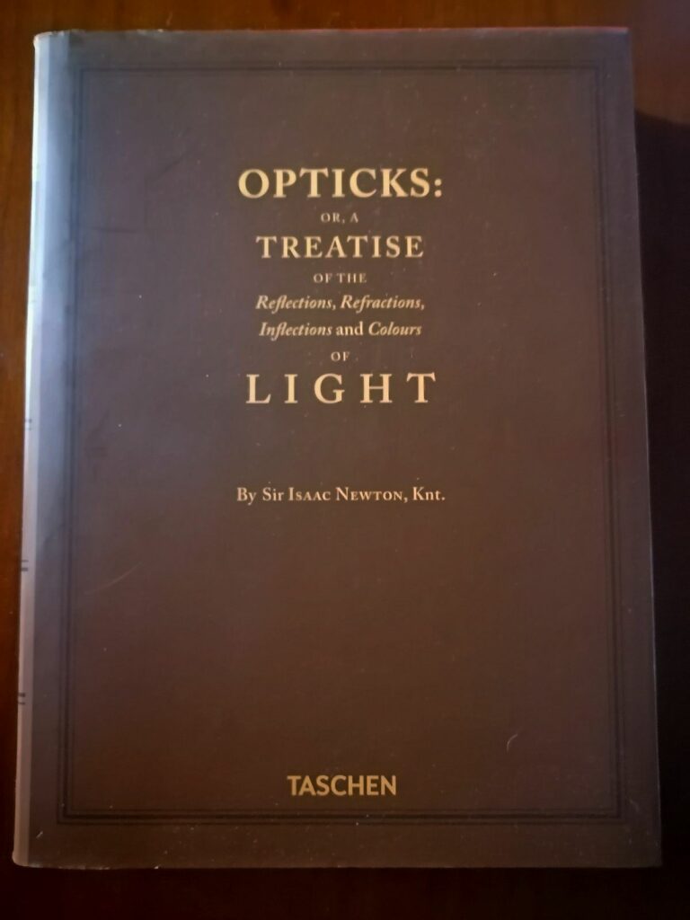 Couverture trompeuse du livre érotique Motel Fetish de Chas Ray Krider annonçant le traité de l'optique de Newton